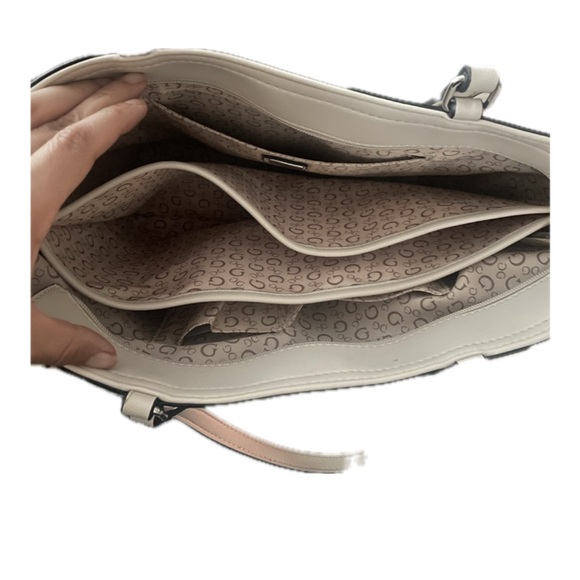 New Brand Guess Tote with Wallets - Picture 2 of 6